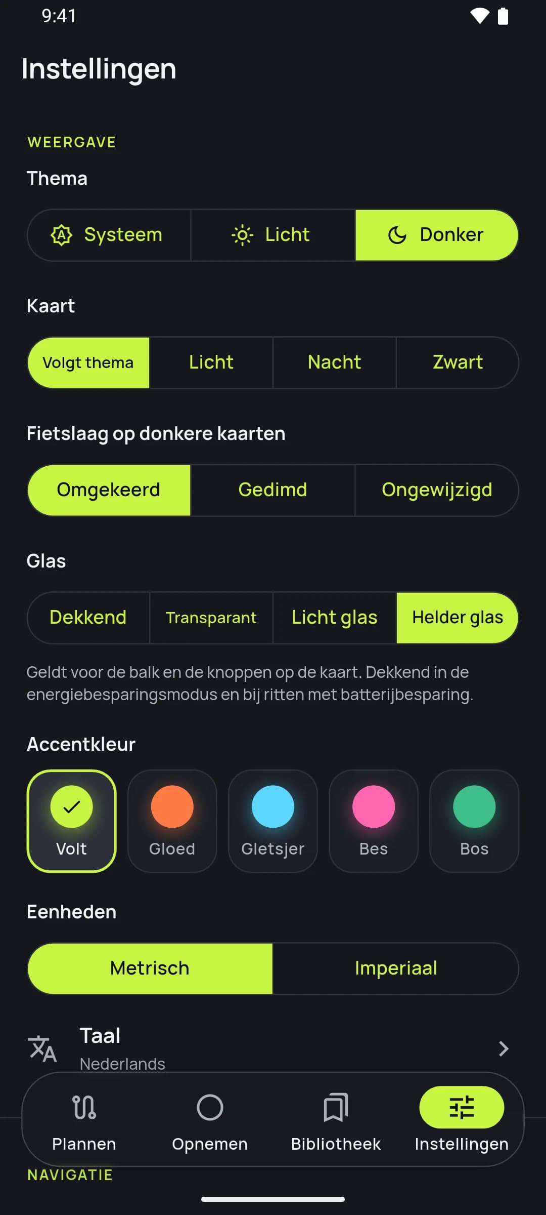 Instellingen: het onderdeel Weergave met de schakelaar voor licht, donker en systeem en de vijf accentkleuren. Getoond in het donkere thema van de app.